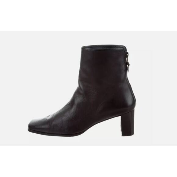 Stuart Weitzman Ankle Boot Black Leather Square Toe Center Zip Back Size 8M - Picture 2 of 9
